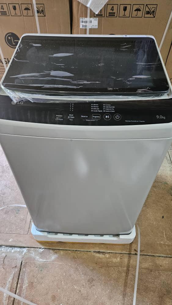Lavadora automática LG de 9 kg